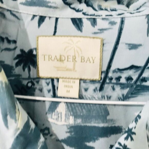 Trader bay short sleeve shirt size M￼.    A348 - Picture 3 of 5